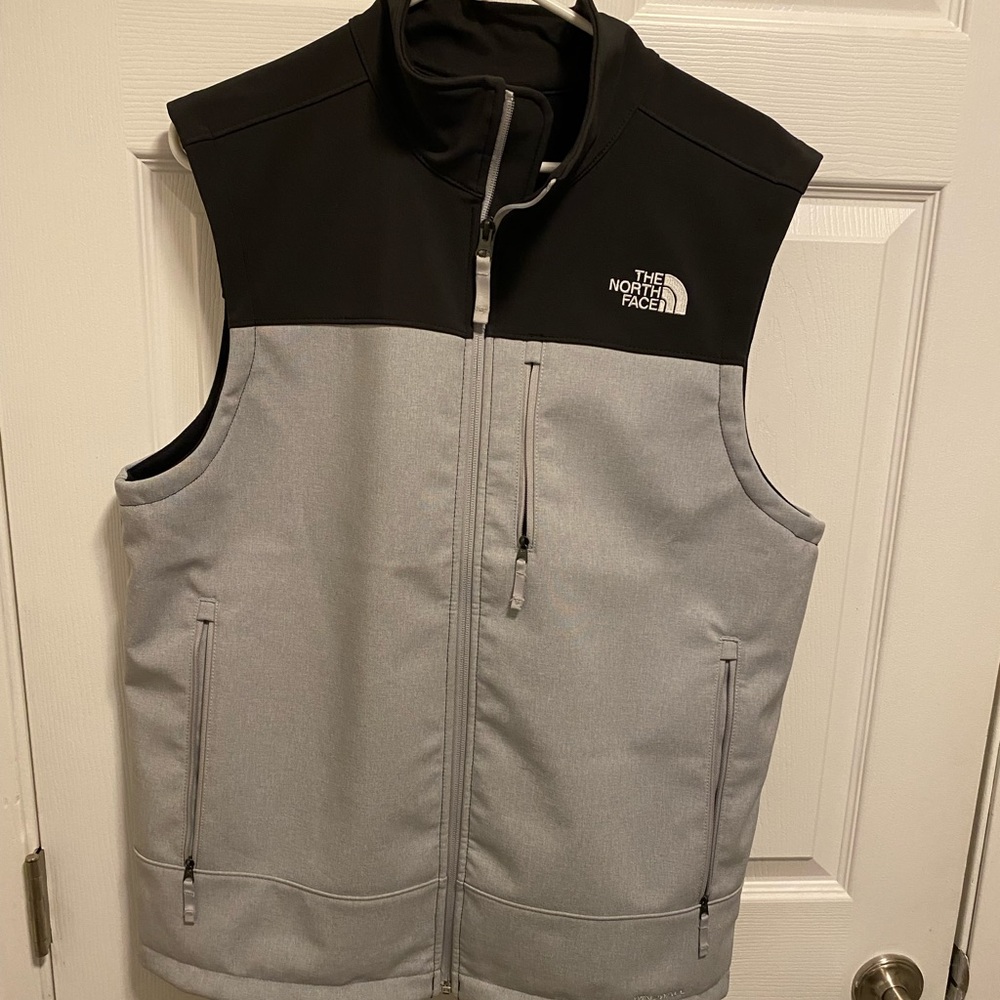 The North Face windwall zip up vest, light gray with black